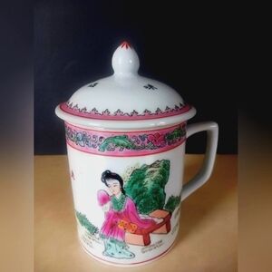 Vintage handpainted Chinese porcelain  tea mug featuring Geisha girl